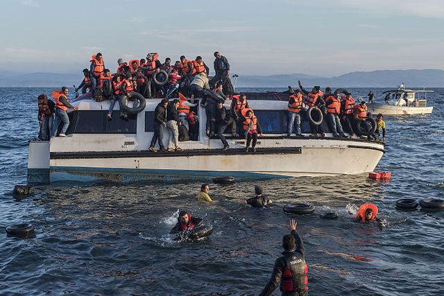 Yunan Sahil Güvenliği Türkiye’den gelen göçmen gemisine ateş açtı, bir kişi öldü – Hakim